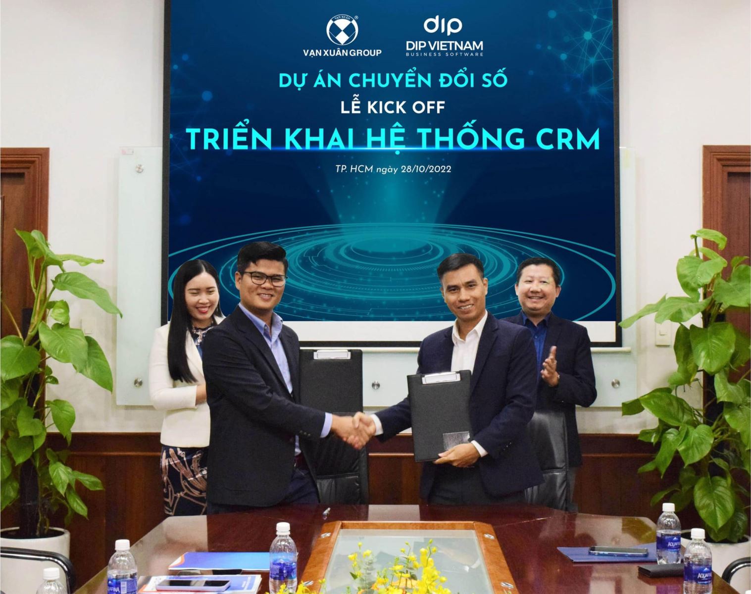 Cuối tháng 10 vừa qua Vạn Xuân Group đã ký kết hợp tác công nghệ với DIP Việt Nam để phát triển phần mềm quản lý kinh doanh bất động sản Landsoft